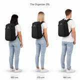 The Organizer 20L – storleksjämförelse på personer som är 160, 170 och 180 cm långa.