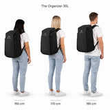 The Organizer 30L – storleksjämförelse på personer som är 160, 170 och 180 cm långa.