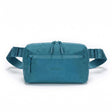 Zeeksack Crossbody Organizer i Petrol Blue med petrolblå axelrem och framficka.