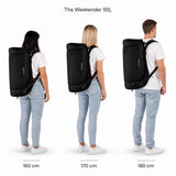 The Weekender 50L – storleksjämförelse på personer som är 160, 170 och 180 cm långa.