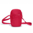 Zeeksack Travel Pouch i Raspberry Red med röd axelrem och framficka.