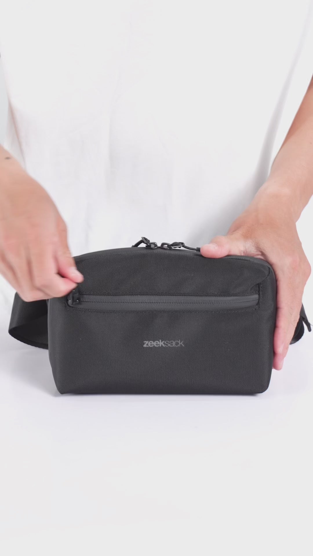 Zeeksack Crossbody Organizer – produktvideo som visar väskan och dess funktioner.